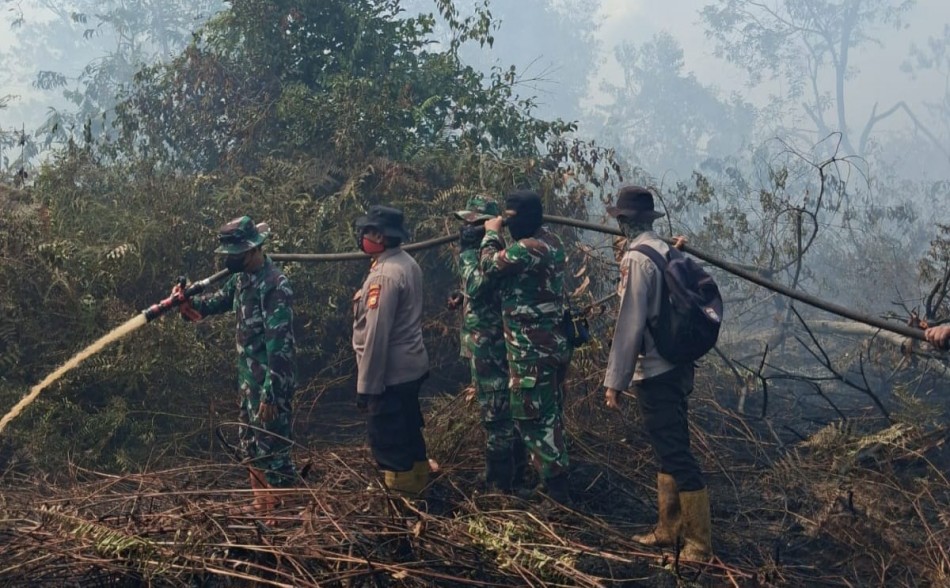Rupat Kembali Membara, Pemadaman Diperkuat Pasukan Manggala Agni dari Siak dan Jambi