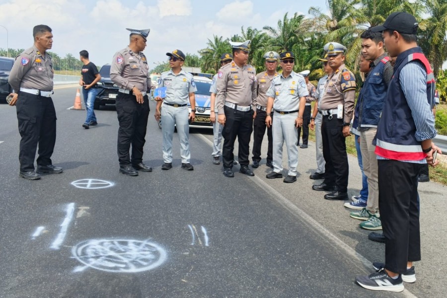 Microsleep di Tol Pekanbaru-Dumai, Hiace Hantam Dump Truck: 5 Orang Tewas, 5 Luka