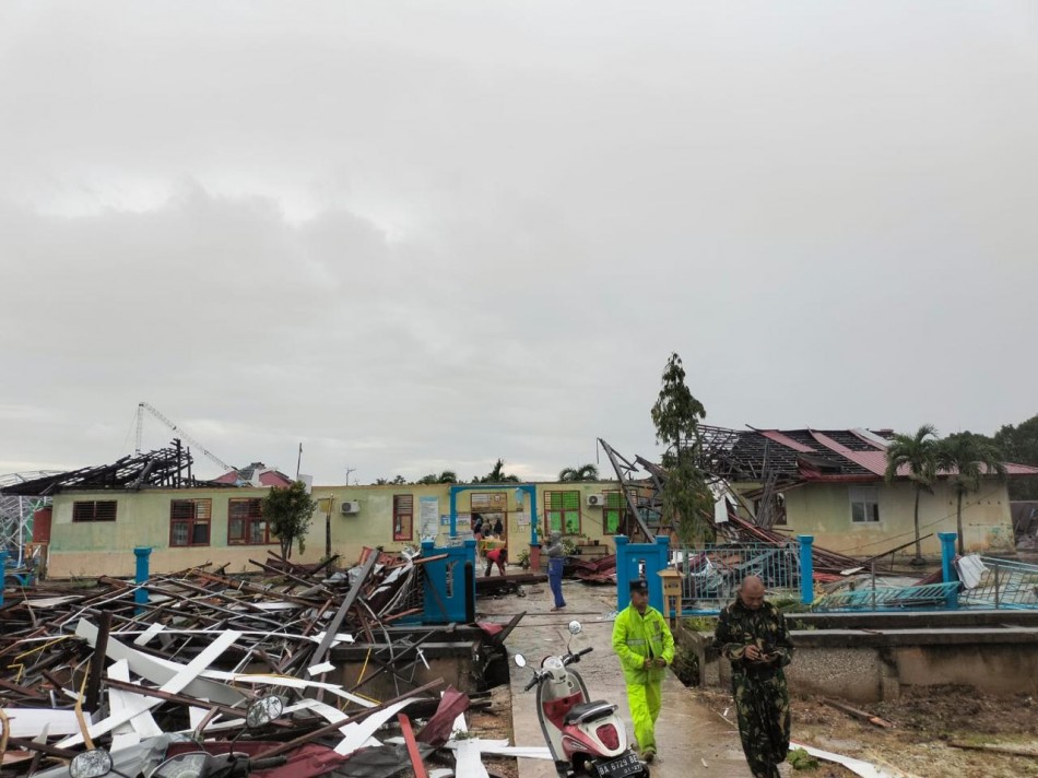 Puting Beliung Terjang Bengkalis, Sekolah dan Rumah Warga Porak-Poranda, Kerugian Ditaksir Rp5 Miliar