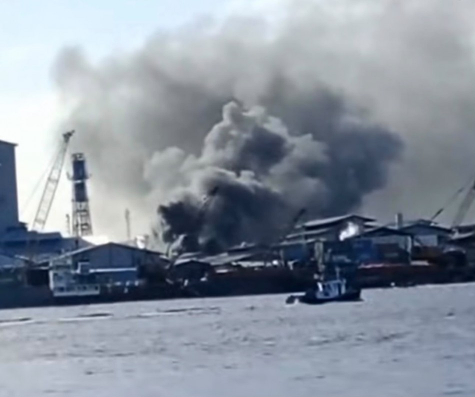 Kebakaran Disertai Ledakan Guncang PT Pulau Sambu Guntung, Enam Panel Chiller Hangus Terbakar