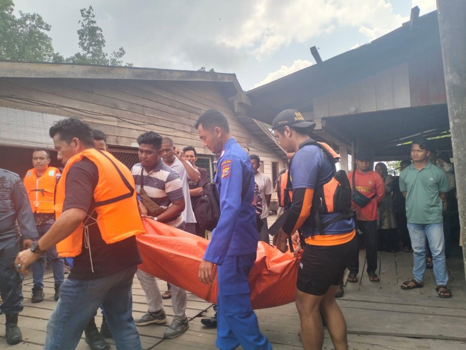 Tragedi Kapal Pompong di Sungai Apit: Desmon Ditemukan Meninggal Dunia, Dua Korban Masih Dicari