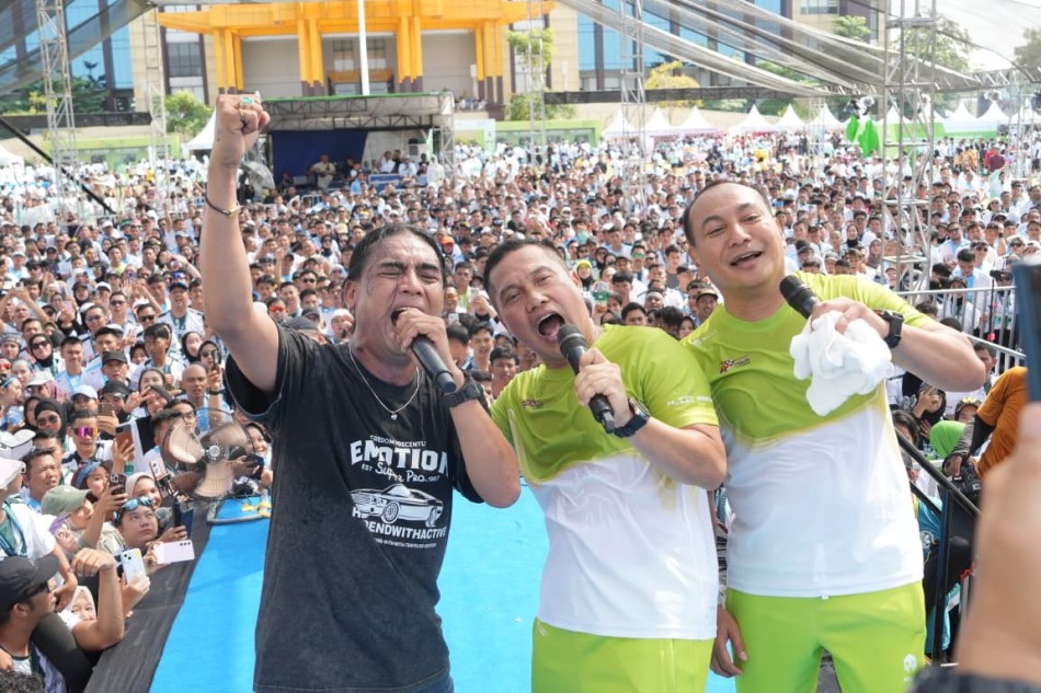 Kapolda dan Pangdam Nyanyi Bareng Charly, Hangatkan Suasana Riau Bhayangkara Run 2026