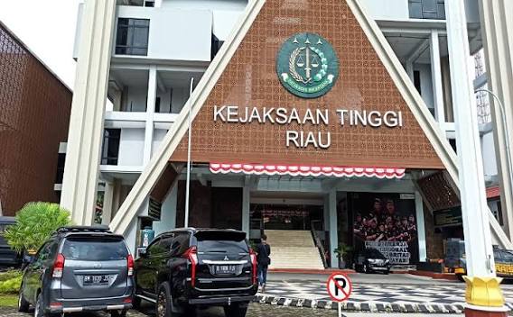Kejati Periksa Sejumlah Saksi dan Sita Dokumen dalam Kasus Smart Board Disdik Riau Rp9,5 Miliar