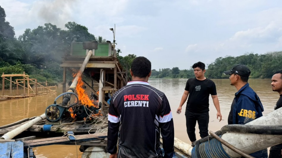 Polda Riau Sikat PETI di Kuansing, Sempat Dihadang Warga Saat Penertiban