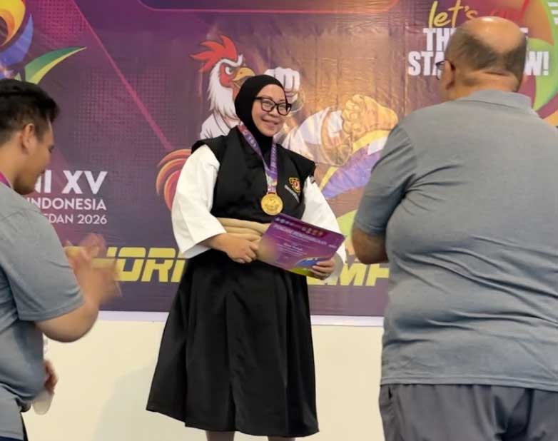Senpai Vera Taurensa Wasit Terbaik Kejuaraan Kempo PORSENI XV Politeknik se-Indonesia 2026