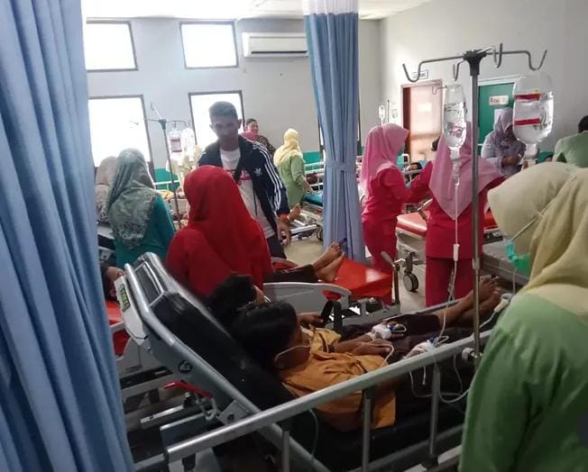 Puluhan Siswa SDN 13 Dumai Dilarikan ke Rumah Sakit, Diduga Keracunan Usai Santap Bakso MBG