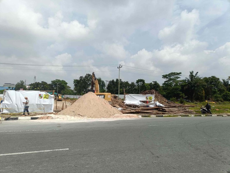 Rp7,6 Miliar Digelontorkan, Pembangunan Simpang Arifin Achmad-Sudirman Dikebut