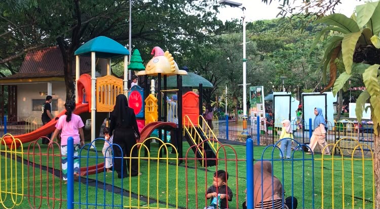 RTH Putri Kaca Mayang dan Cara Warga Pekanbaru Menikmati Ruang Publik