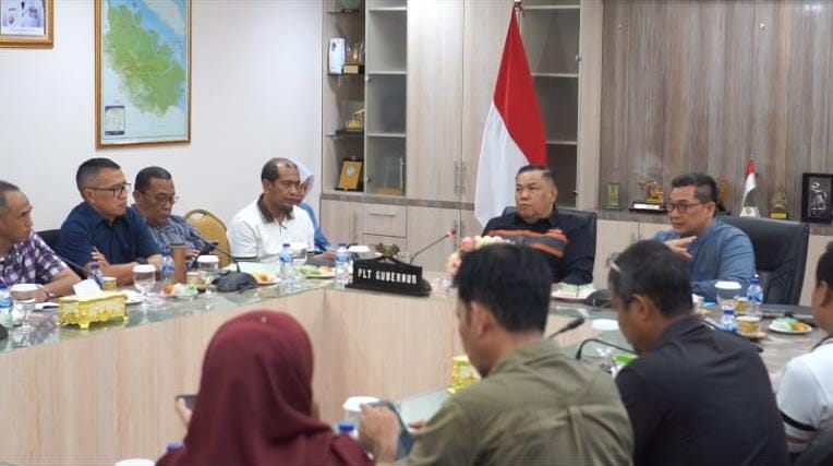 Sebaran Asap Karhutla Makin Parah: Plt Gubri Imbau Warga Pakai Masker, Total 216 Titik Panas di Pelalawan