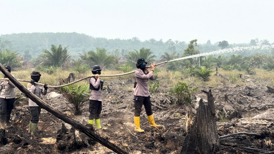 Menjelang HJP ke-78 Polwan, Srikandi Polda Riau Turun ke Garis Depan Karhutla