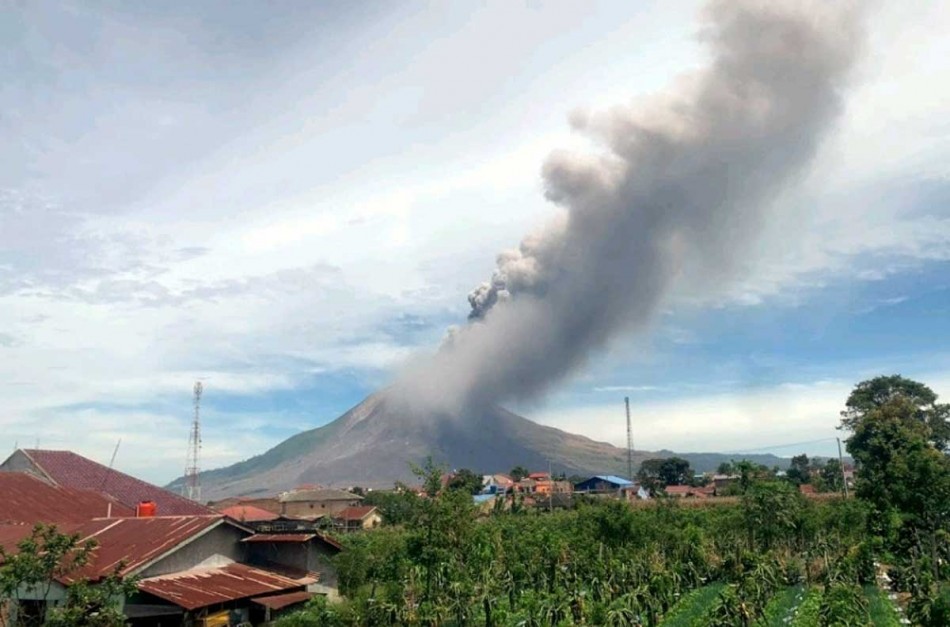 Satu Jam Sinabung Erupsi, Masyarakat Dilarang Dekati Radius 3 Km