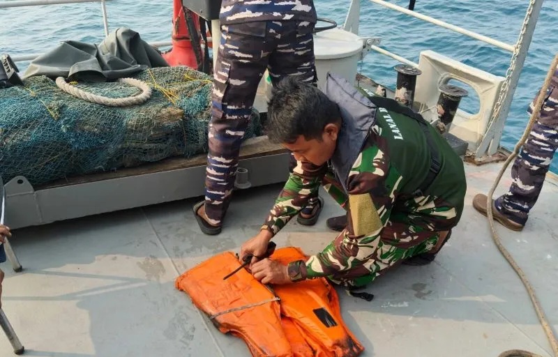 UPDATE: Rompi Pelampung Ditemukan di Barat Anyer, Pencarian 5 Jurnalis Hilang Terus Diperluas