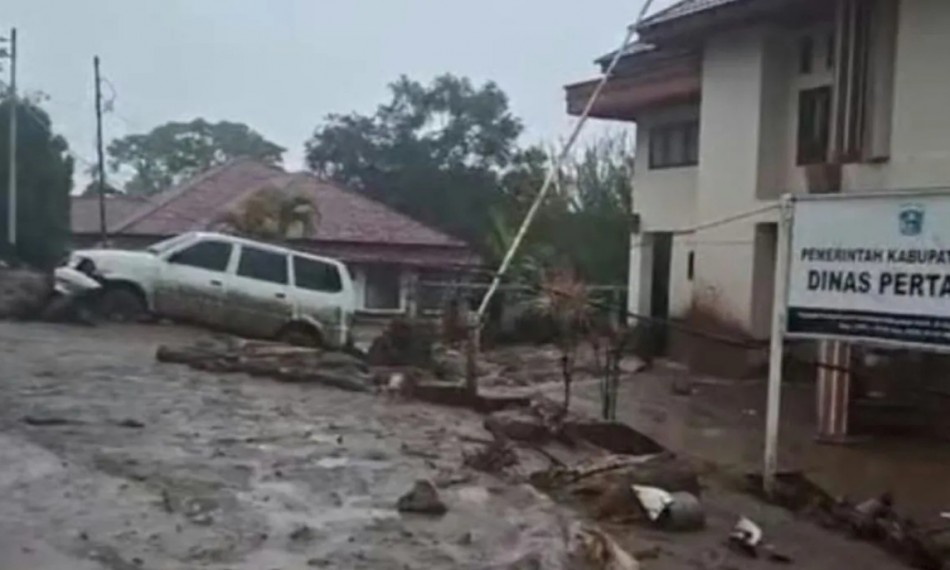 UPDATE: 4 Warga Terluka, 11 Kantor Pemkab Solok dan 100 Rumah Terdampak Galodo Arosuka