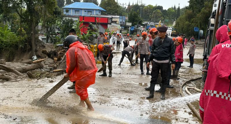 UPDATE: Satu Korban Galodo Arosuka Ditemukan Tewas, Jalur Padang-Solok Masih Tertutup