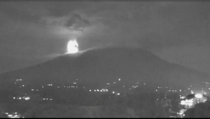 Gunung Marapi Meletus Lagi: Hujan Abu Guyur Bukittinggi dan Agam, PVMBG Larang Aktivitas Radius 3 Km