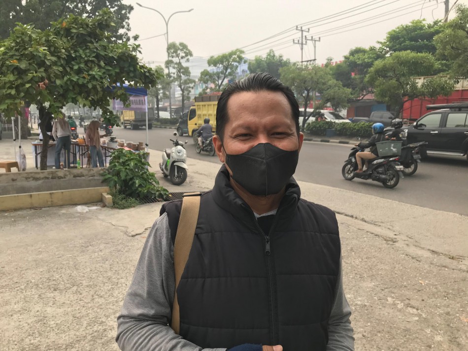 Kabut Asap Pekanbaru Makin Pekat, Warga Mulai Keluhkan Gangguan Pernapasan