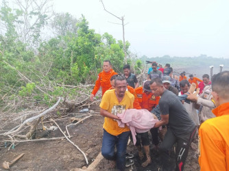 Dua Pemancing Tewas Terseret Gelombang di Pantai Senekip Bengkalis, Satu Selamat