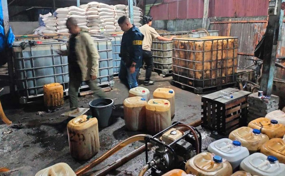 Polda Riau Gerebek Gudang di Kandis, 6,5 Ton Solar Subsidi Diamankan