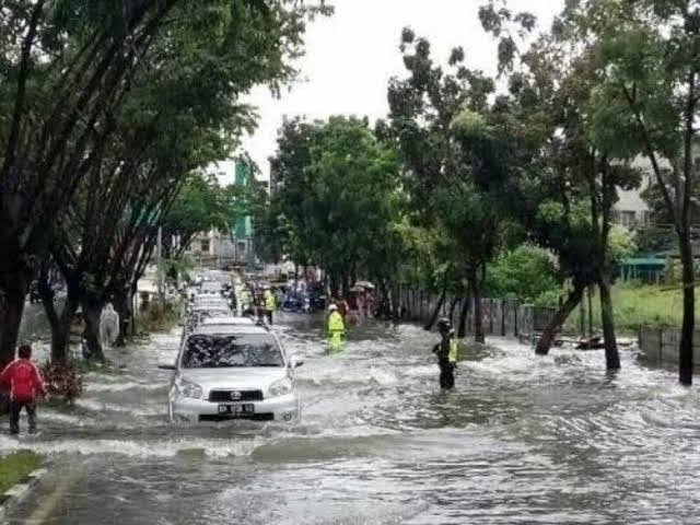 Hujan Deras Picu Genangan di Pekanbaru, Warga Keluhkan Banjir yang Tak Kunjung Teratasi