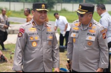 Kapolda Riau Salurkan 20 Mesin Ketinting untuk Nelayan Meranti, Dongkrak Ekonomi Pesisir