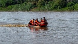Balita 4 Tahun Hilang di Pinggir Sungai Batang Kuantan, Hanya Sandal yang Tersisa