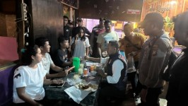 Polres Pelalawan Razia Tempat Hiburan Malam, Sejumlah Pengunjung Jalani Test Urine