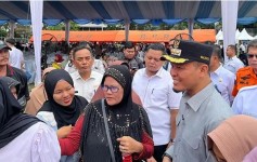1.901 Warga Senapelan Terima Bantuan Beras dan Minyak