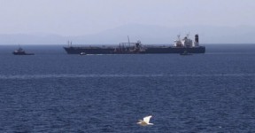 Blokade Jebol! Tanker Raksasa Iran Berlayar Diam-diam ke Arah Kepulauan Riau 