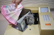 Nilai Tukar Rupiah Merosot ke Zona Merah, Pagi Ini Nyaris Tembus Rp17.500