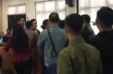 Tensi Sidang Abdul Wahid Mendadak Memanas, Dua Kubu Terlibat Adu Mulut dan Nyaris Bentrok