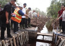 Menteri LH Tinjau Pelalawan, APP Group Perkuat Tata Kelola Air Gambut untuk Cegah Karhutla
