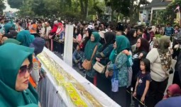 Spektakuler! Kue Talam Durian Sepanjang 1,1 Kilometer Pecahkan Rekor MURI pada HUT ke-242 Pekanbaru