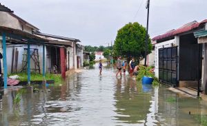 Banjir Rendam Pangkalan Kerinci, Warga Soroti Parit yang Menyempit