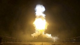 Perang AS-Iran Kian Membara, Baku Tembak Pecah di Selat Hormuz, Trump Siapkan Serangan Besar