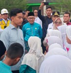 Wapres Gibran Tinjau Sekolah Rusak di Rohil, Datang Usai Baca Keluhan Guru di Instagram 