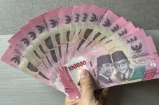 Rupiah Melemah ke Rp17.930 per Dolar AS di Awal Pekan, Konflik Timur Tengah dan The Fed Jadi Sorotan Pasar