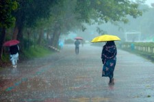 Hujan Lebat dan Angin Kencang Hari Ini Masih Mengancam Sejumlah Wilayah Riau 