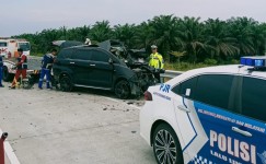 Dua Penumpang Tewas, Innova Hantam Truk Box di Tol Bangkinang