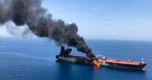 Kapal Tanker Terbakar di Selat Hormuz Akibat Hantaman Proyektil Misterius