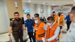 Kejati Riau Tahan 8 Tersangka Korupsi Dana PI PT SPRH, Kerugian Negara Rp64,22 Miliar